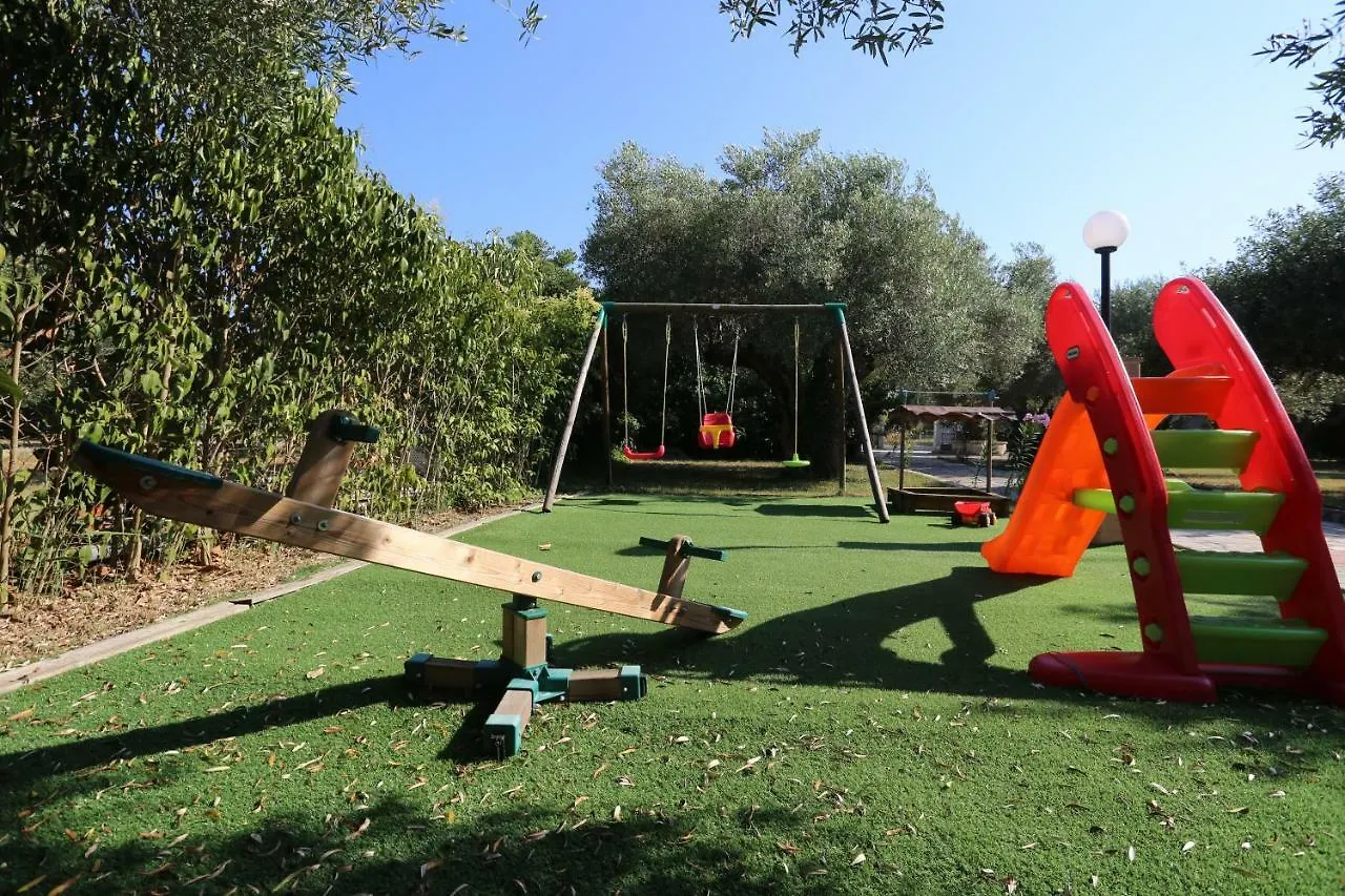 Villa Argo 1 - Beachfront, Big Gardens, Location! Pefkochori Greece