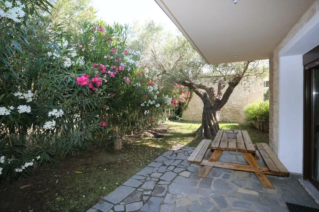 Villa Argo 1 - Beachfront, Big Gardens, Location! Pefkochori Greece