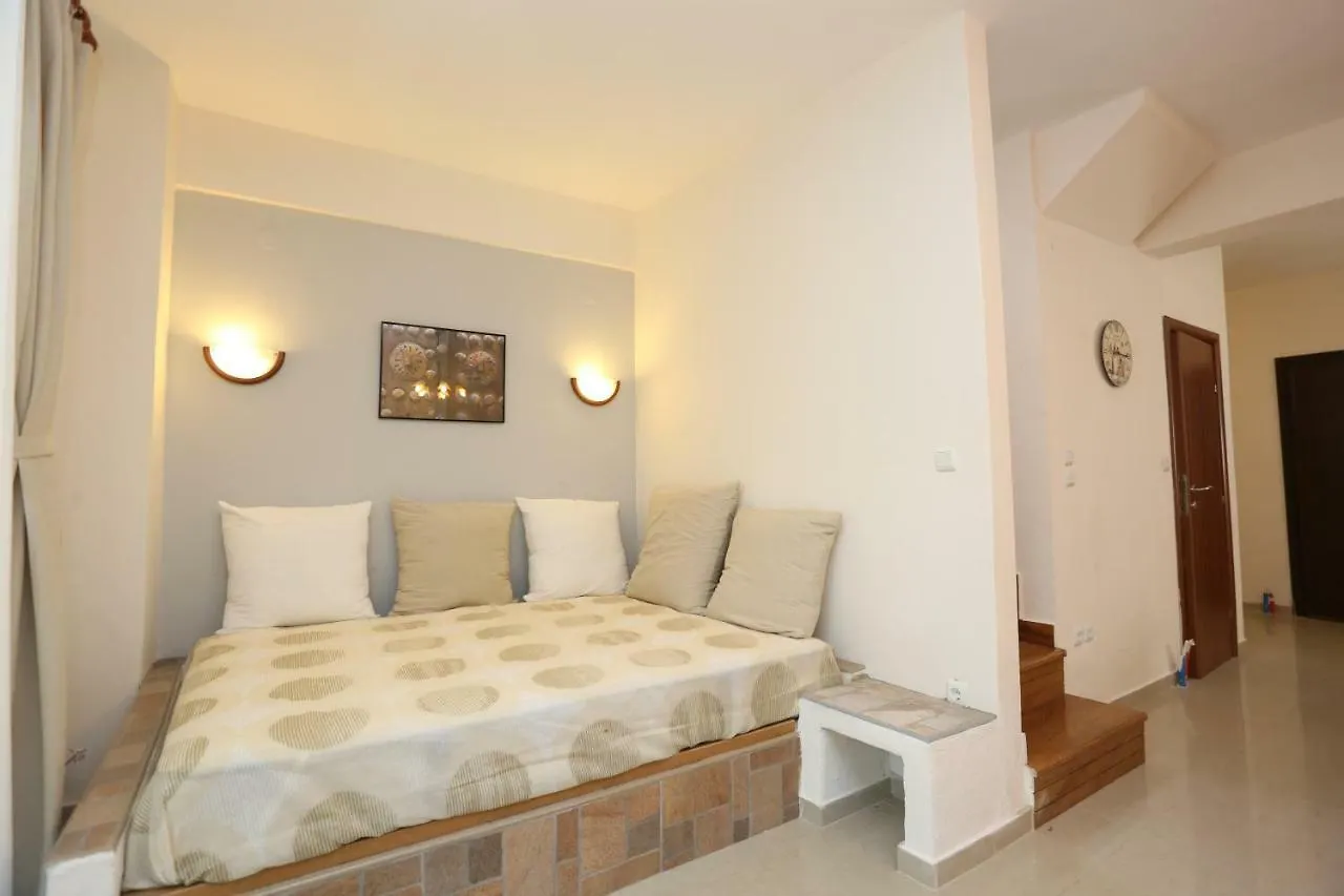 Villa Argo 1 - Beachfront, Big Gardens, Location! Pefkochori Greece