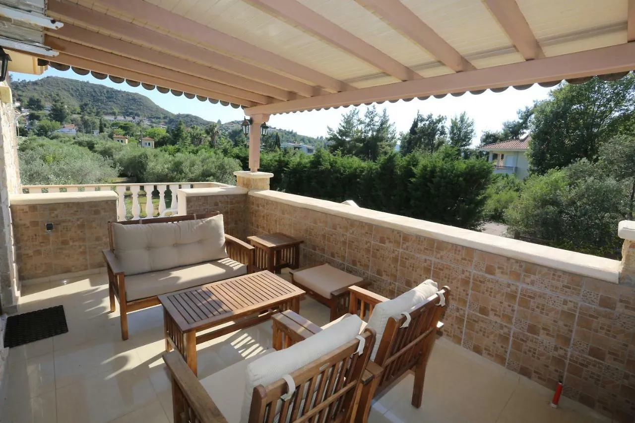 Villa Argo 1 - Beachfront, Big Gardens, Location! Pefkochori Greece