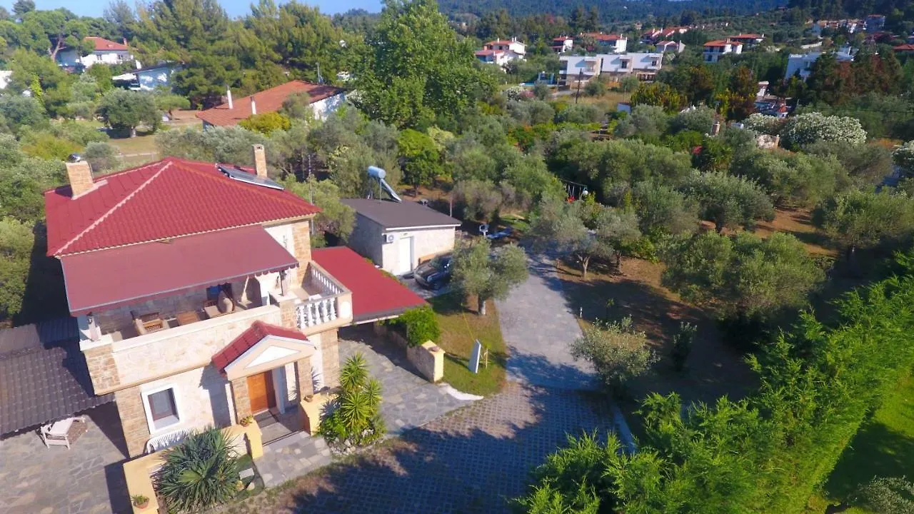Villa Argo 1 - Beachfront, Big Gardens, Location! Pefkochori