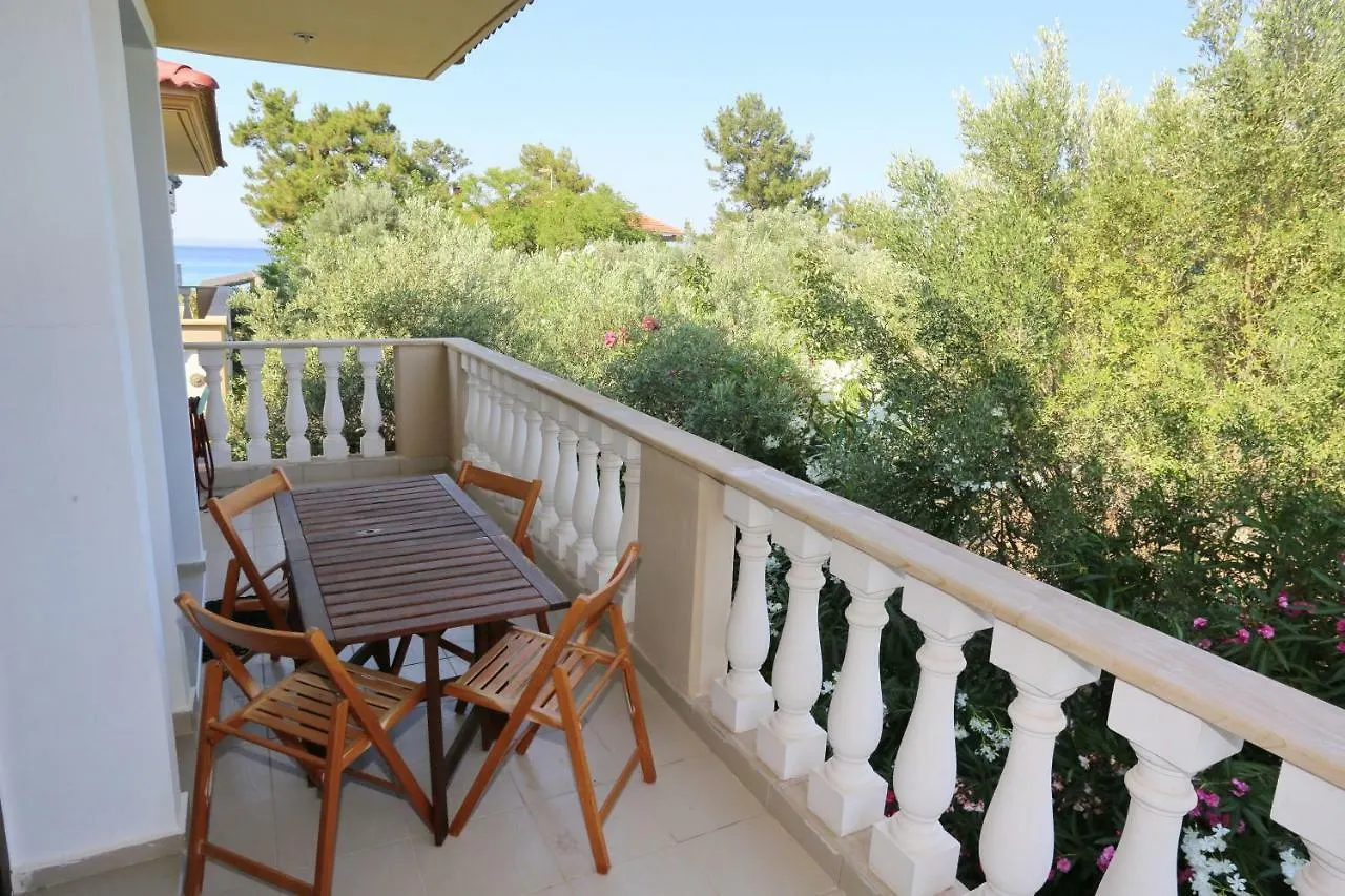 Villa Argo 1 - Beachfront, Big Gardens, Location! Pefkochori 0*,  Griechenland