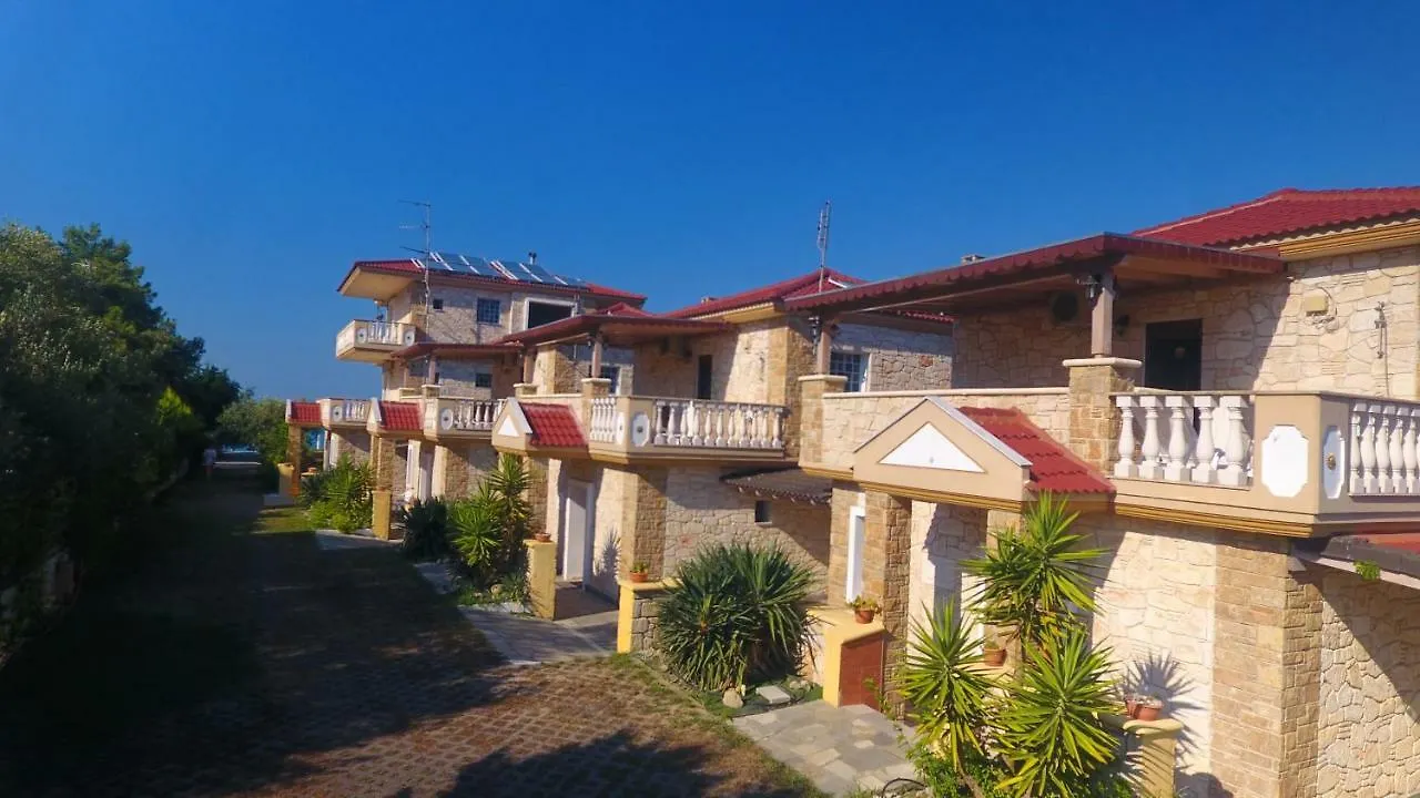 Villa Argo 1 - Beachfront, Big Gardens, Location! Pefkochori