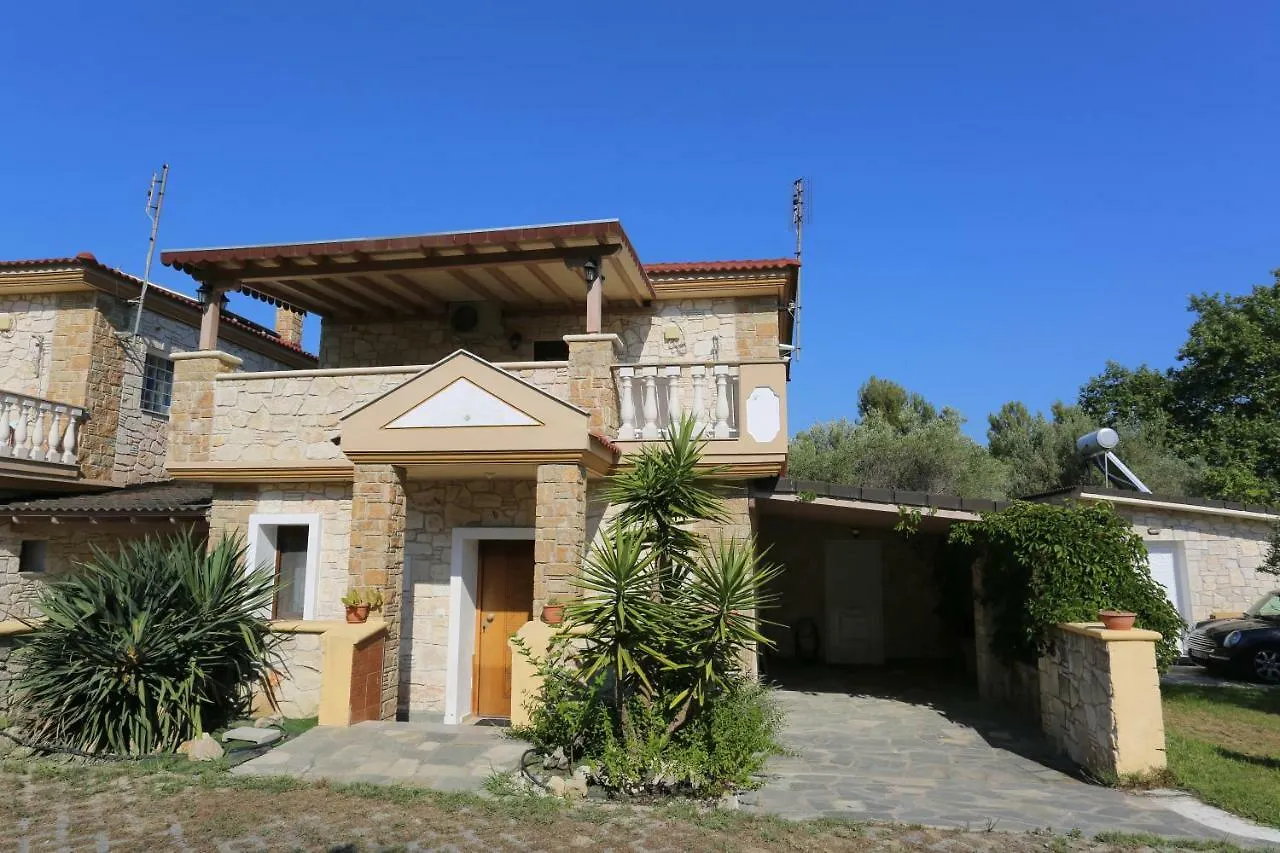 Villa Argo 1 - Beachfront, Big Gardens, Location! Pefkochori