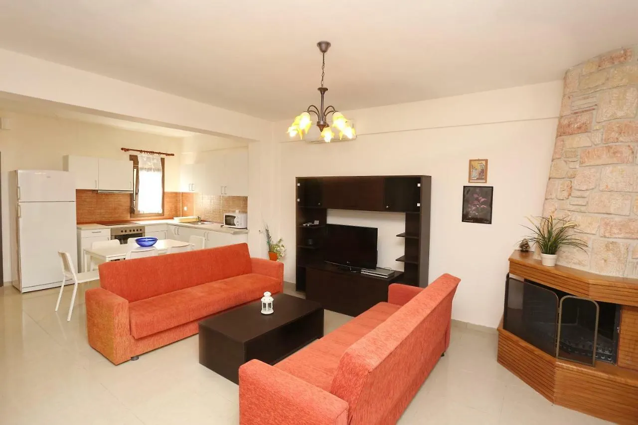 Villa Argo 1 - Beachfront, Big Gardens, Location! Pefkochori Griechenland